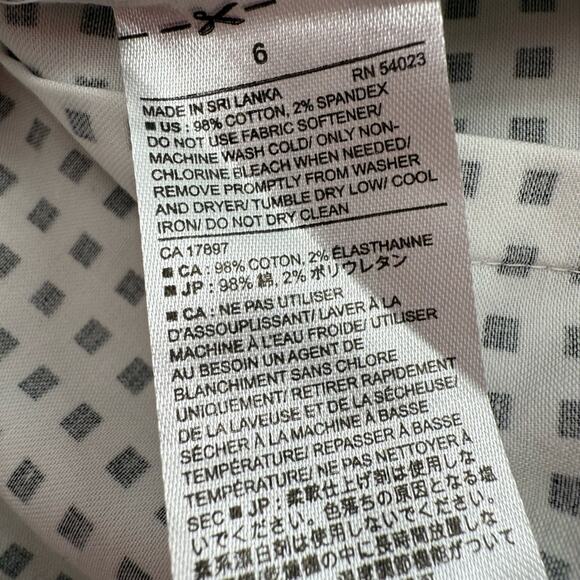 Banana Republic Women's Black and White Pattern No Iron Button Up Blouse Size 6 - Picture 5 of 5